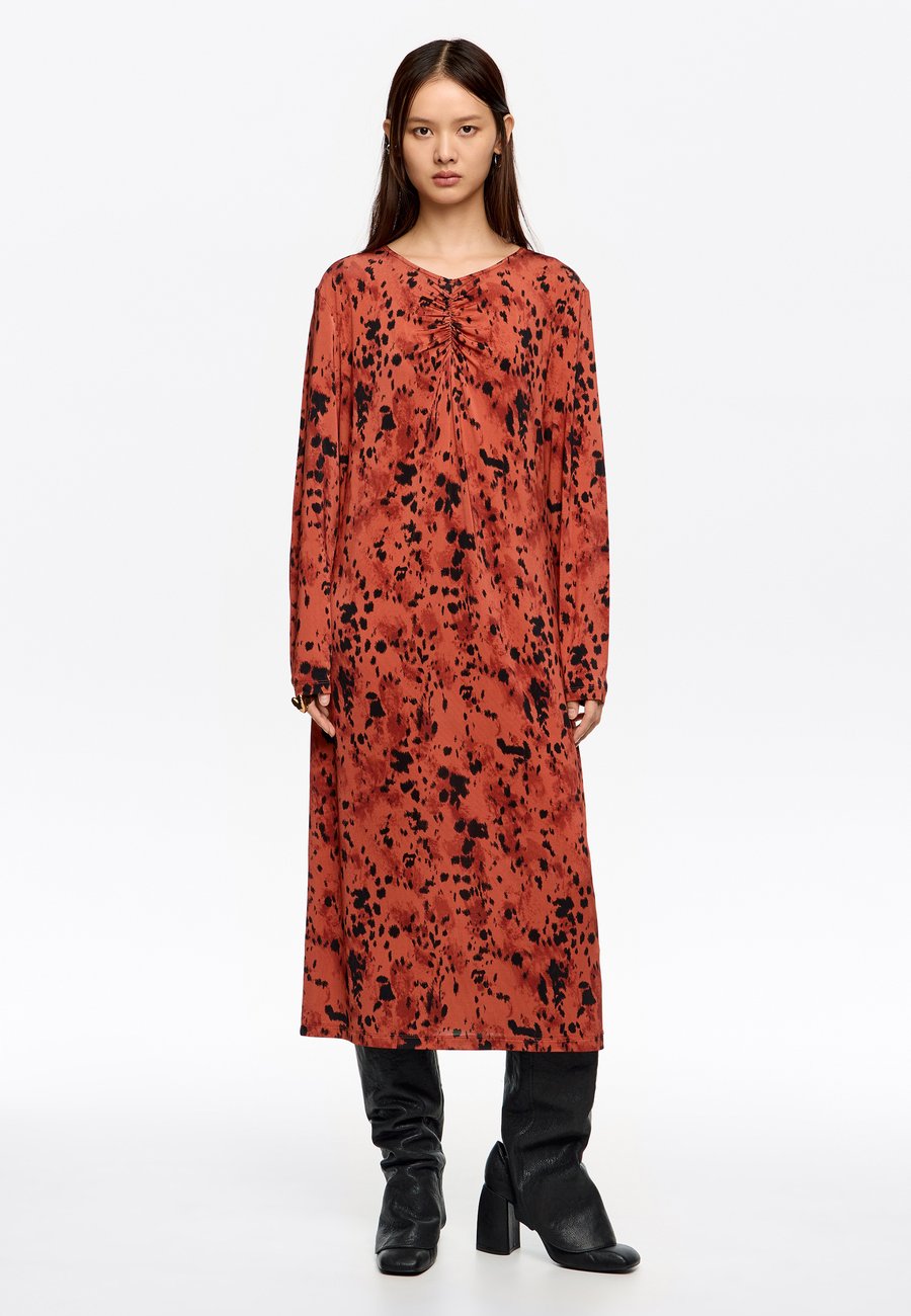 Платье Bimba Y Lola Jersey dress, Lynx Marron/Red
Платье Bimba Y Lola Jersey dress, Lynx Marron/Red