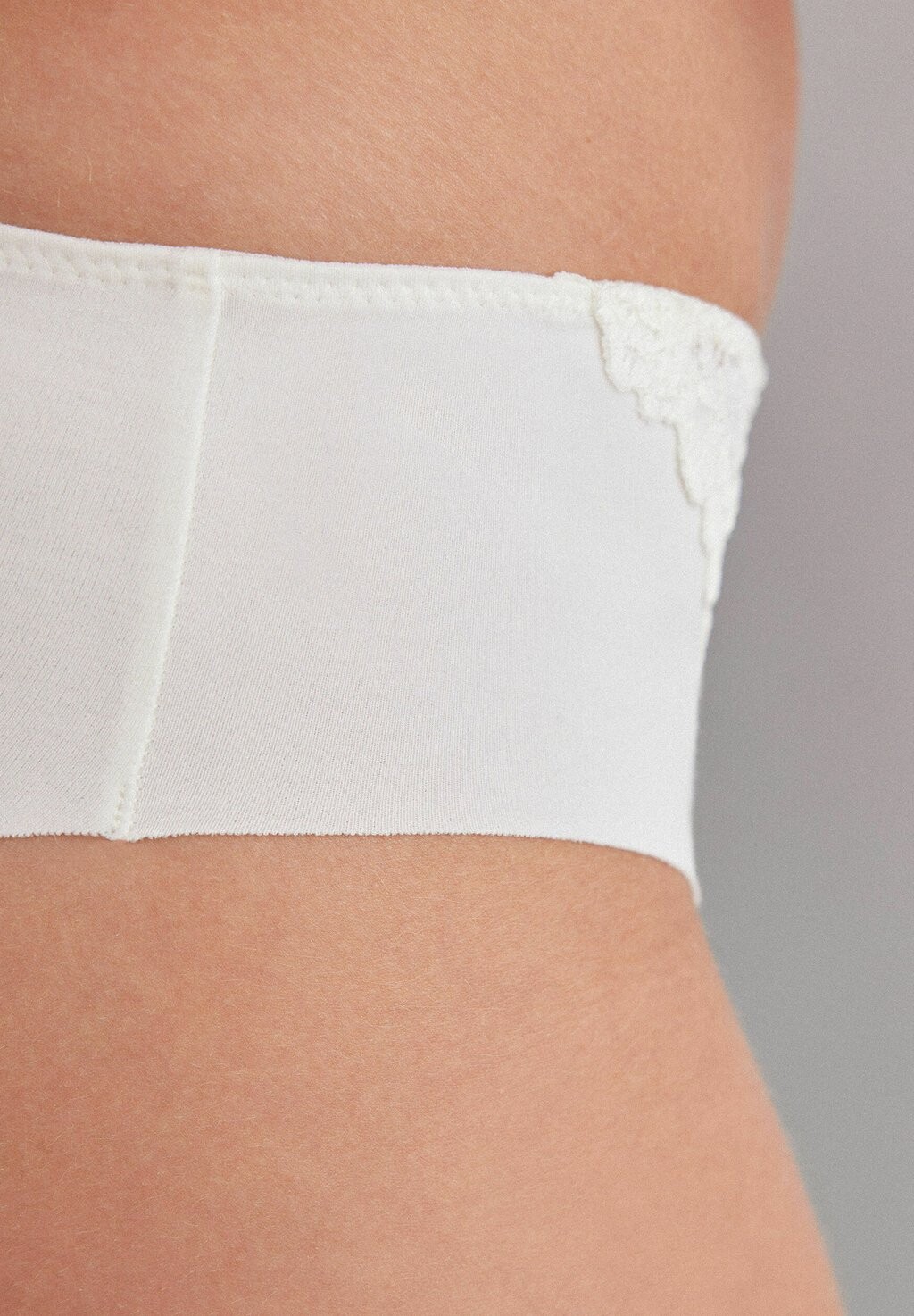 Трусы PRETTY FLOWERS SEAMLEES Intimissimi, кремовый
Трусы PRETTY FLOWERS SEAMLEES Intimissimi, кремовый