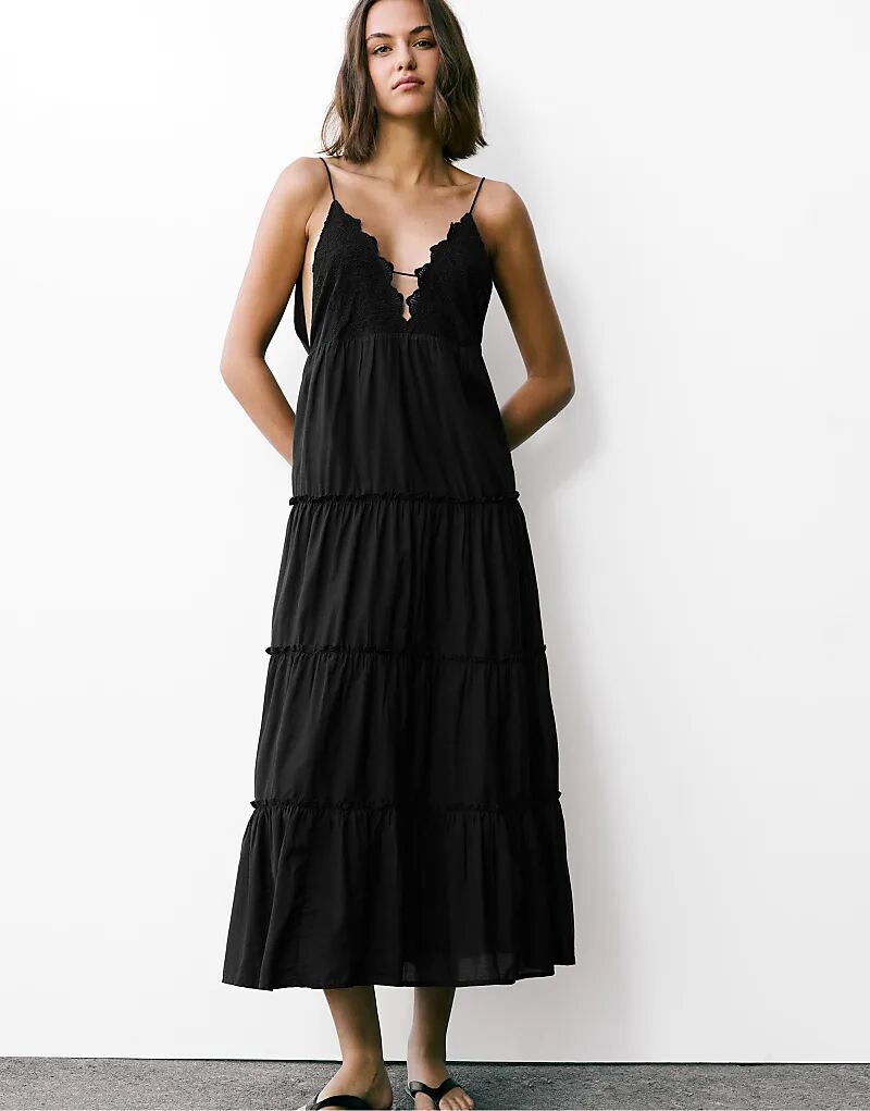 Платье миди Pull&Bear с вышивкой на бретельках черного цвета
Платье миди Pull&Bear с вышивкой на бретельках черного цвета