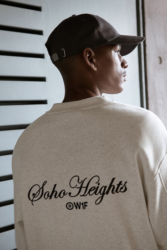 Толстовка с вышивкой H&M, серый
Толстовка с вышивкой H&M, серый