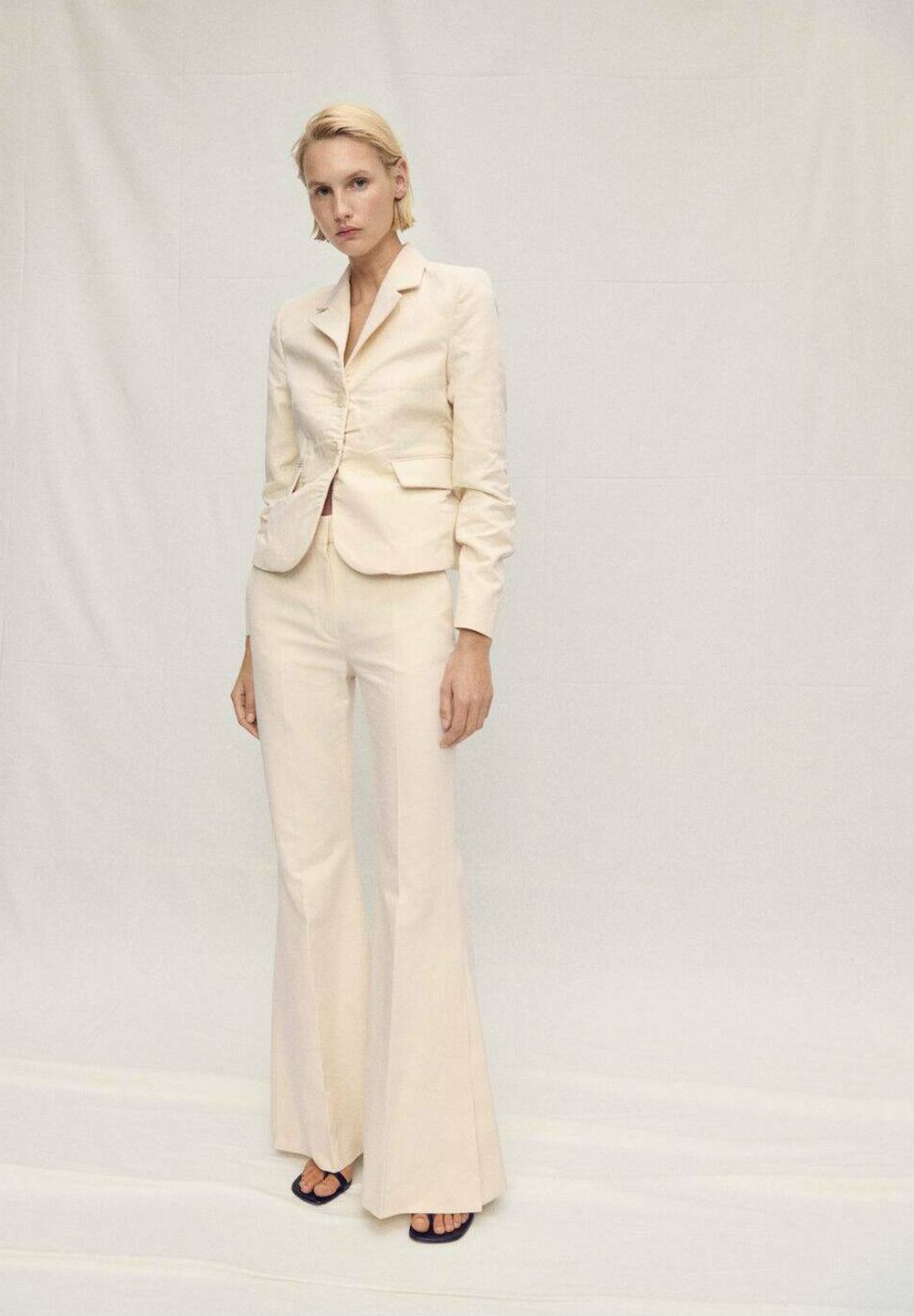 Брюки Mango, бежевый
Брюки Mango, бежевый