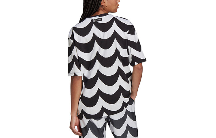 Футболка женская черная/белая Adidas Originals
Футболка женская черная/белая Adidas Originals