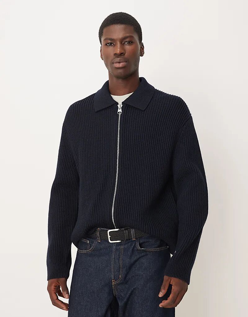 Шерстяной кардиган ARKET крупной вязки в рубчик с двусторонней молнией темно-синего цвета
Шерстяной кардиган ARKET крупной вязки в рубчик с двусторонней молнией темно-синего цвета