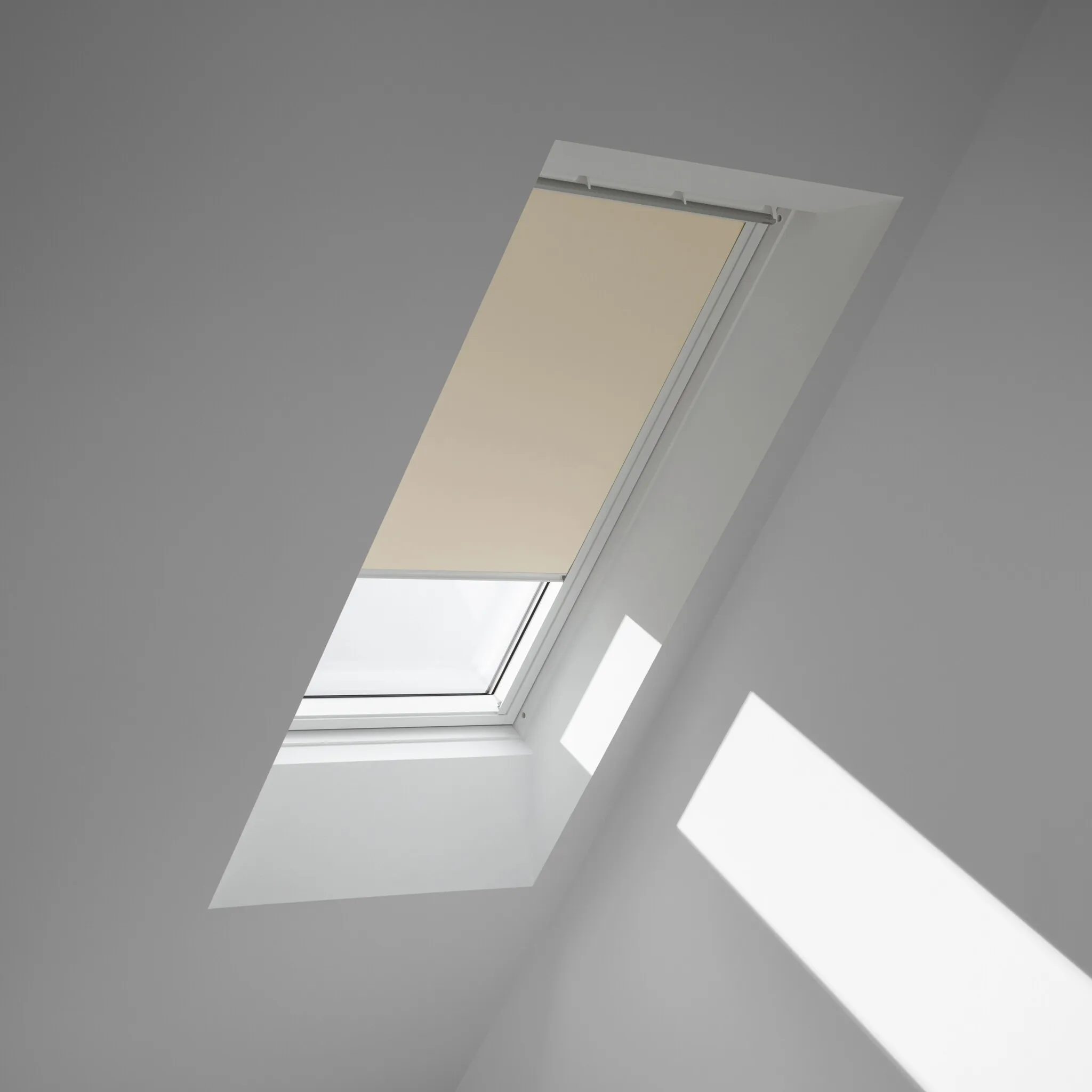 Затемняющие рулонные шторы VELUX «DKL MK06 1085SWL», затемнение, затемнение, без сверления, на направляющих, белые направляющие и ручка, цвет Hellbeige + weiß
Затемняющие рулонные шторы VELUX «DKL MK06 1085SWL», затемнение, затемнение, без сверления, на направляющих, белые направляющие и ручка, цвет Hellbeige + weiß