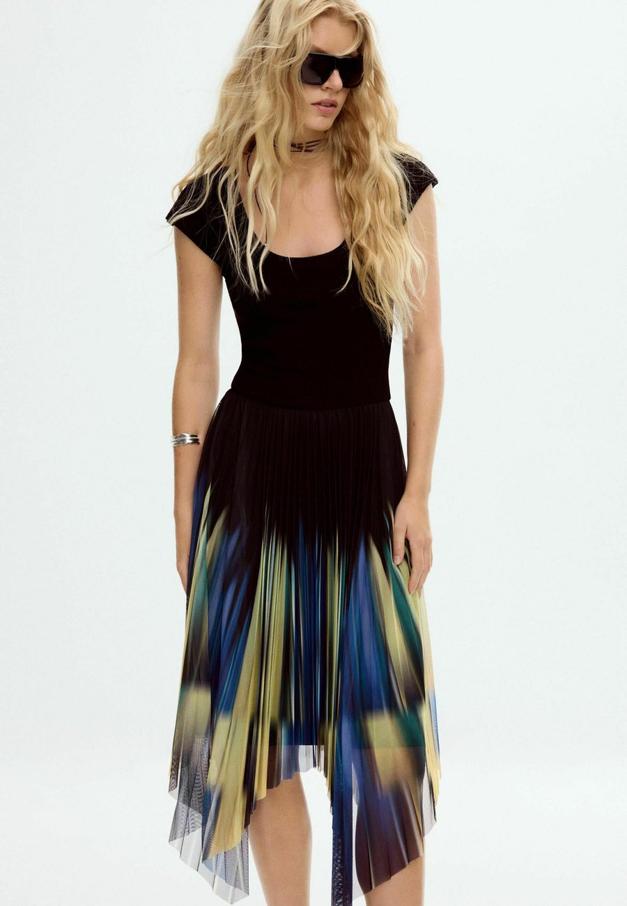 Платье Desigual ASYMMETRIC COMBINED, Blue
Платье Desigual ASYMMETRIC COMBINED, Blue