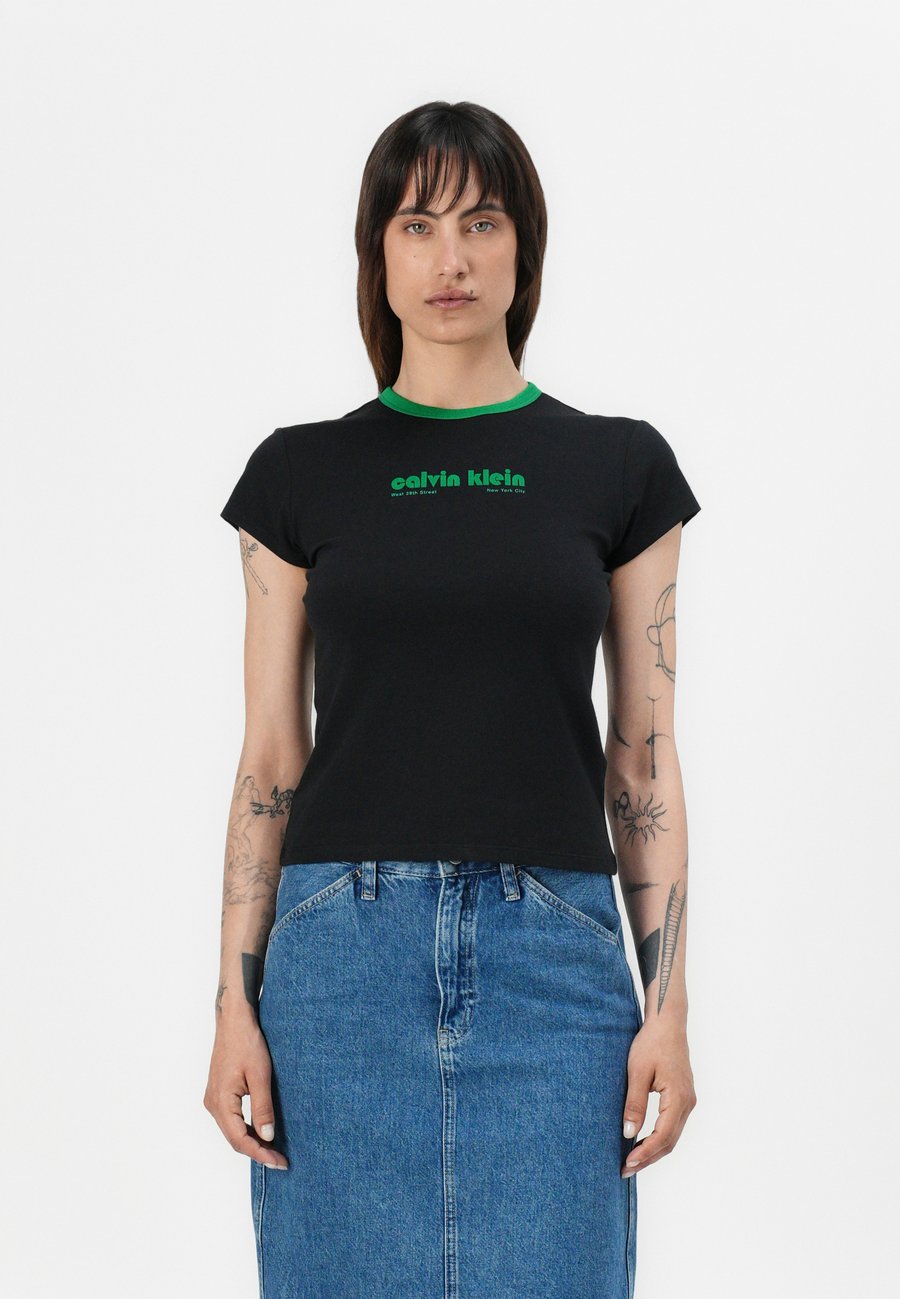Футболка Calvin Klein Jeans RETRO LOGO GRAPHIC TEE, Black, Черный, Футболка Calvin Klein Jeans RETRO LOGO GRAPHIC TEE, Black
Футболка Calvin Klein Jeans RETRO LOGO GRAPHIC TEE, Black, Черный, Футболка Calvin Klein Jeans RETRO LOGO GRAPHIC TEE, Black