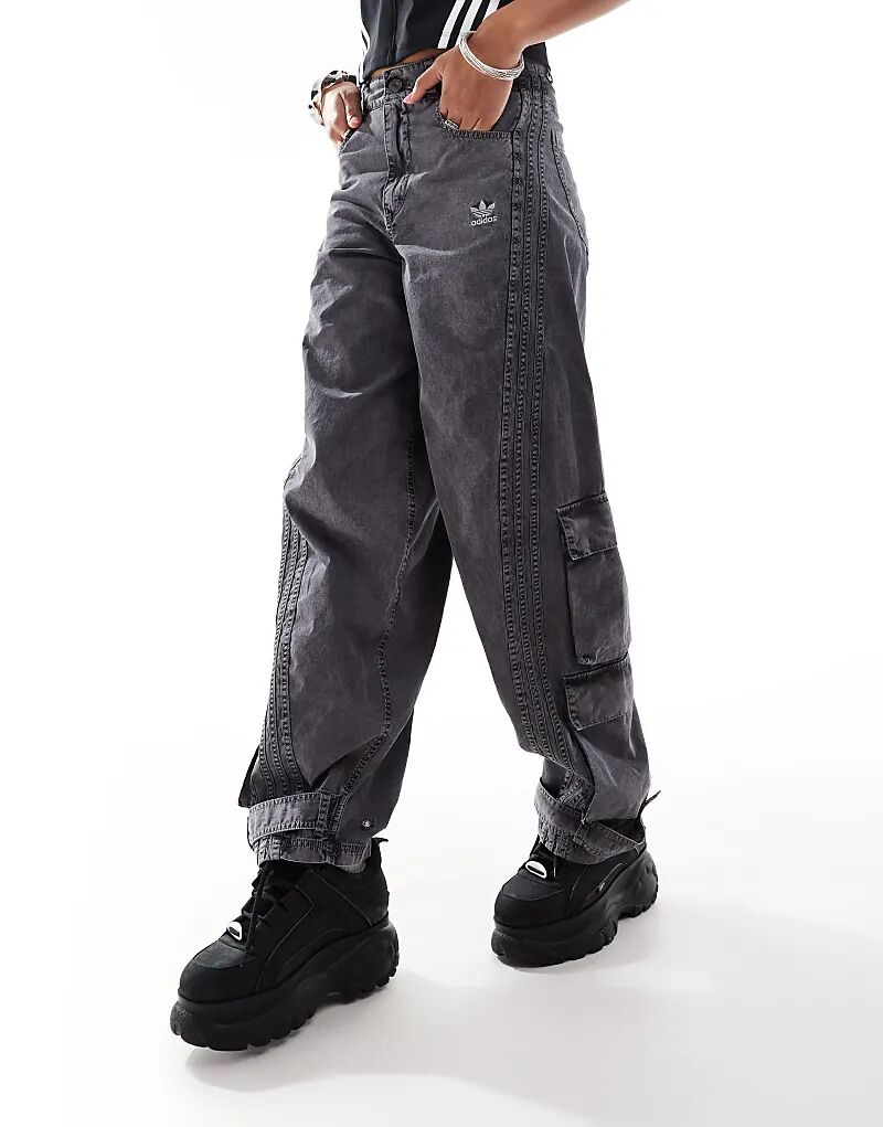 Брюки карго Adilenium в вымытом оливковом цвете adidas Originals
Брюки карго Adilenium в вымытом оливковом цвете adidas Originals