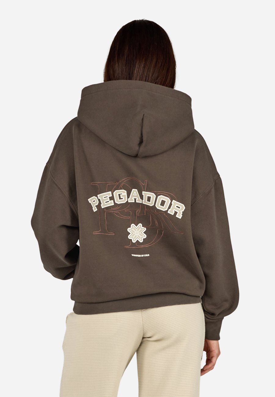 Толстовка Pegador SAVONA OVERSIZED HOODIE, Washed Walnut Brown/Bleached Denim
Толстовка Pegador SAVONA OVERSIZED HOODIE, Washed Walnut Brown/Bleached Denim