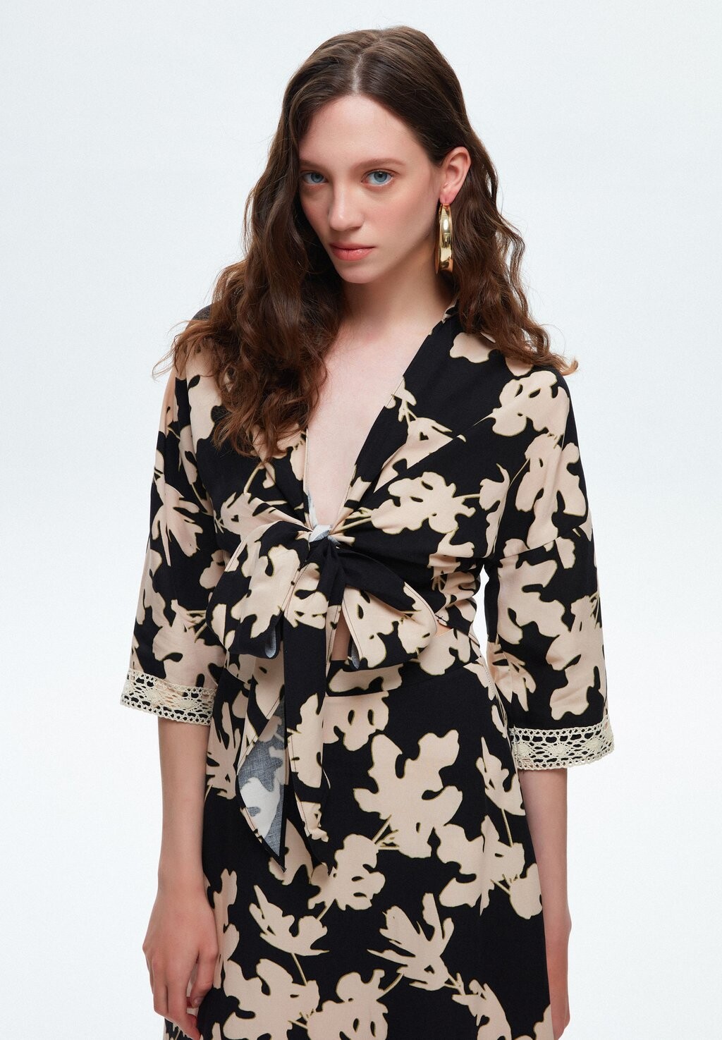 Блуза adL с глубоким вырезом, черный
Блуза adL с глубоким вырезом, черный