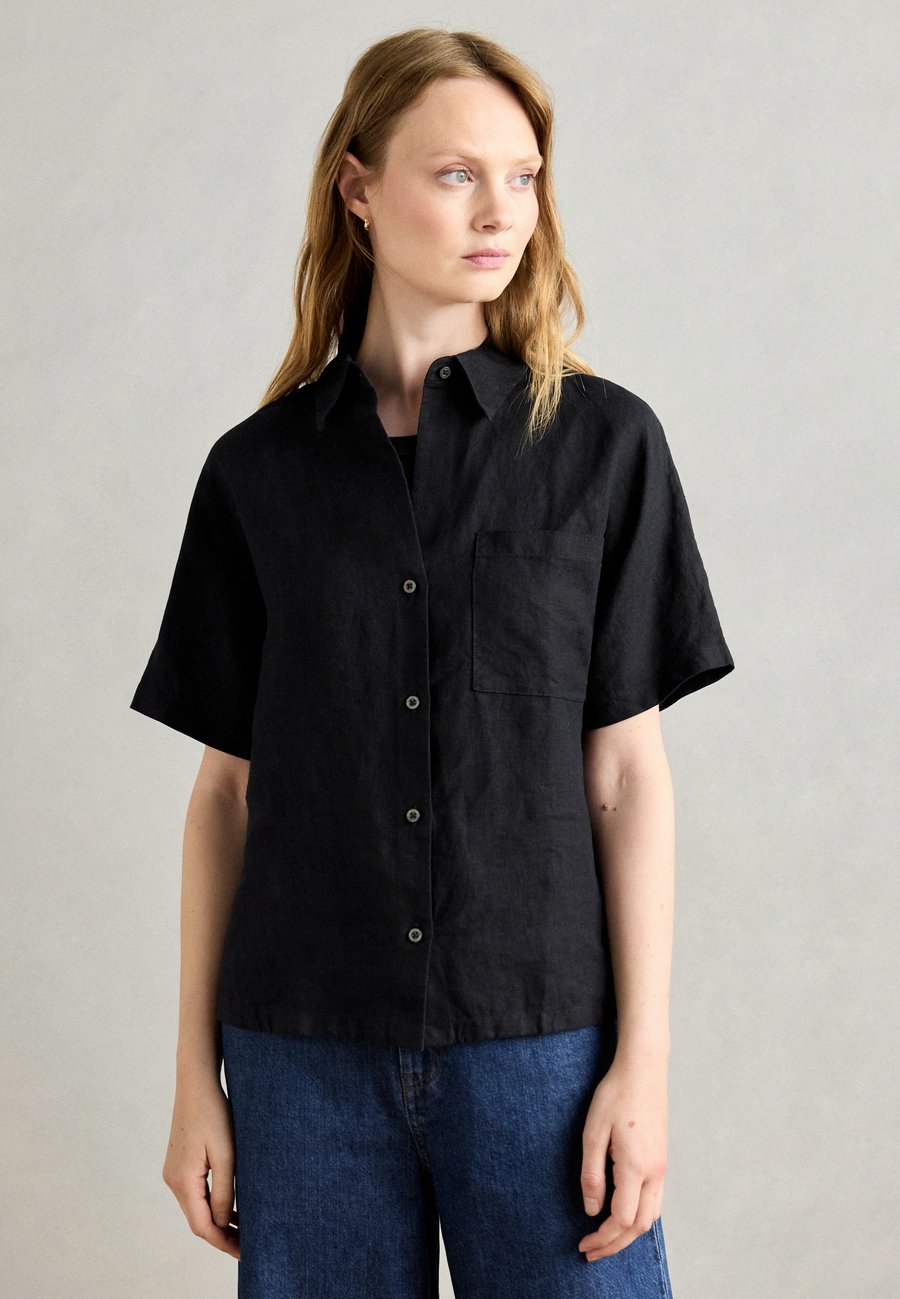 Блуза Marc O'Polo BLOUSE SHIRT COLLAR SHORT SLEEVE CHEST POCKET SOLID, Black
Блуза Marc O'Polo BLOUSE SHIRT COLLAR SHORT SLEEVE CHEST POCKET SOLID, Black