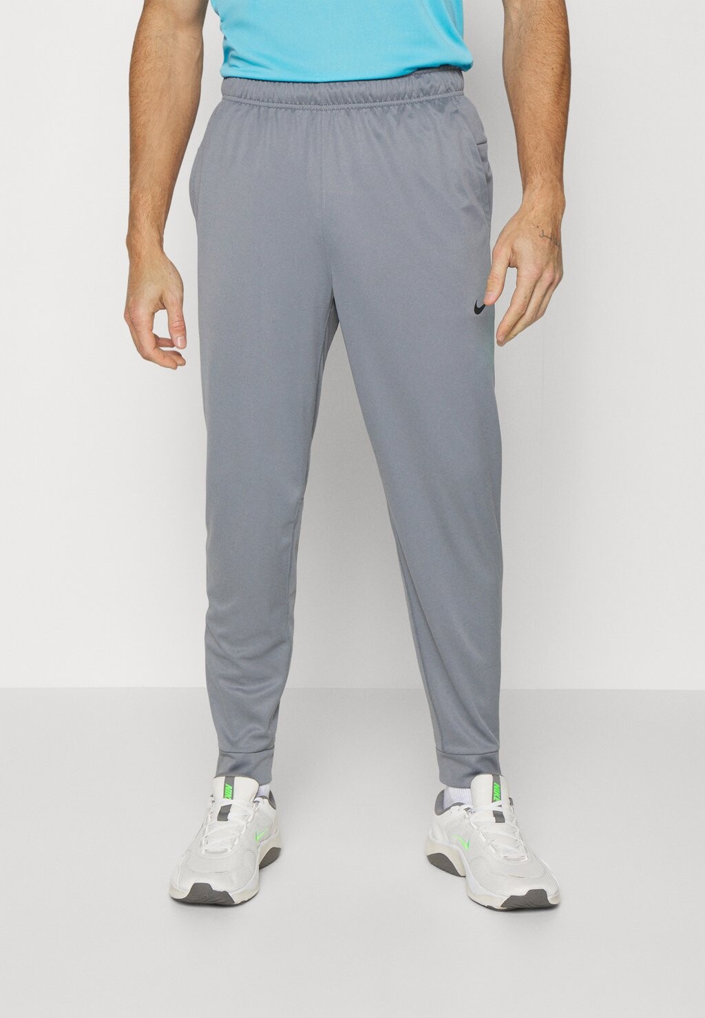 Спортивные брюки Nike TOTALITY PANT, цвет Smoke Grey/Black
Спортивные брюки Nike TOTALITY PANT, цвет Smoke Grey/Black