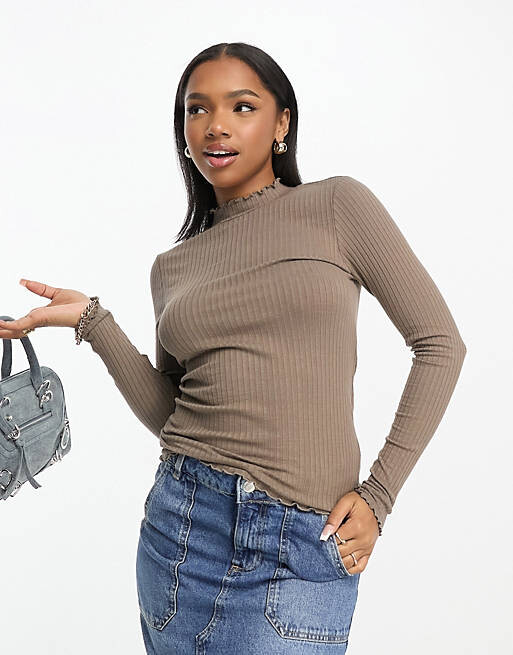 Светло-коричневый топ с высоким воротником и краем салатового цвета JDY
Светло-коричневый топ с высоким воротником и краем салатового цвета JDY