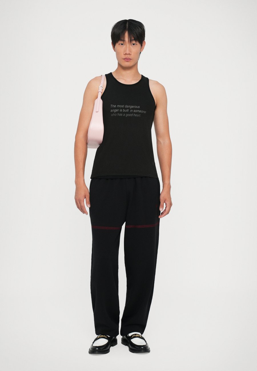 Топ GmbH ANGER UNISEX, Black
Топ GmbH ANGER UNISEX, Black