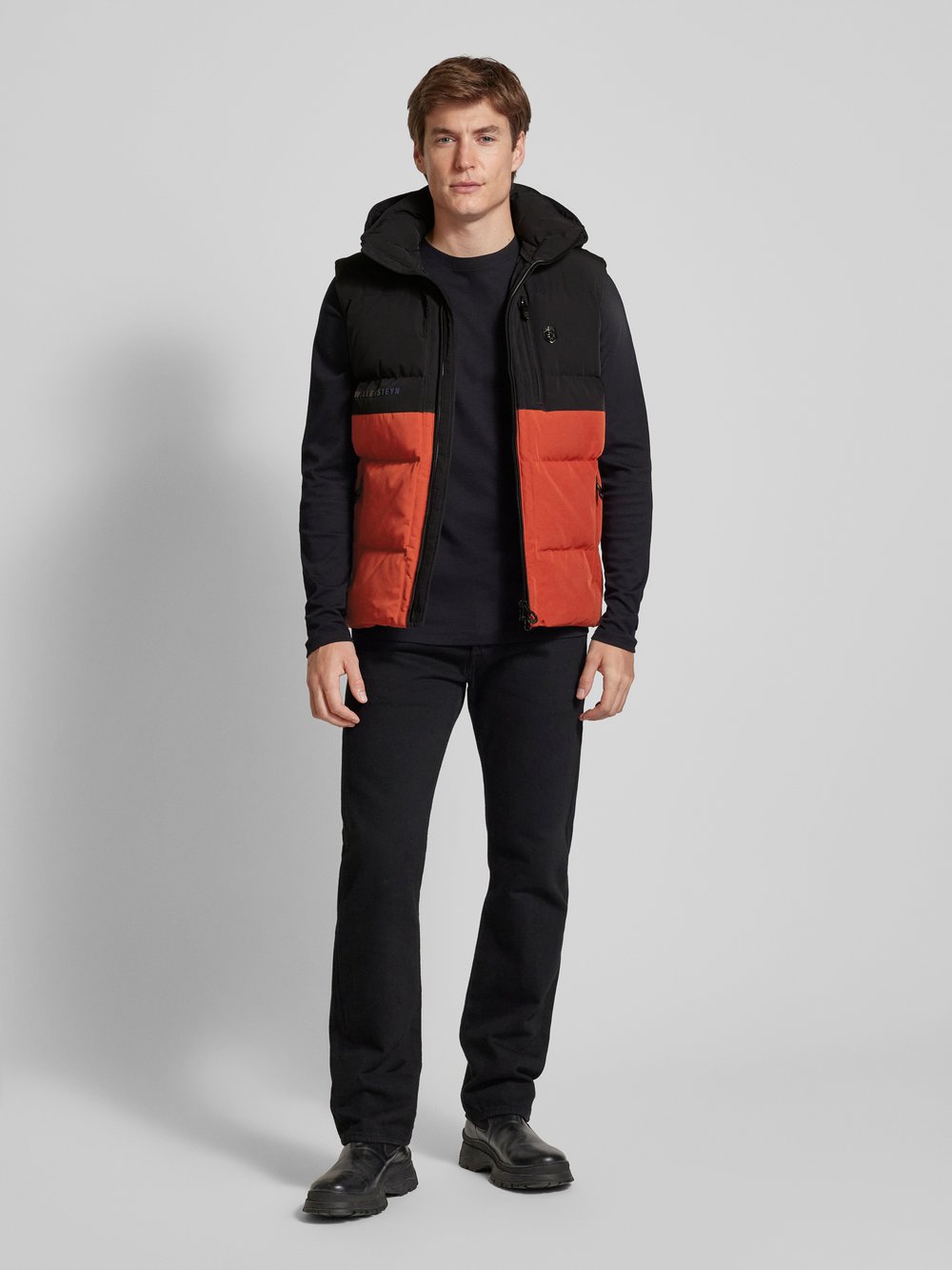 Функциональный жилет прямого кроя с капюшоном, модель «ROYAL FLASH» Wellensteyn, оранжевый
Функциональный жилет прямого кроя с капюшоном, модель «ROYAL FLASH» Wellensteyn, оранжевый