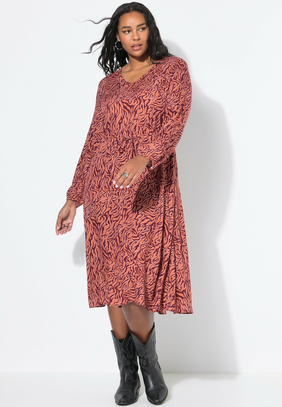 Платье Studio Untold A-LINE ZEBRA WICKELEFFEKT, Claret/Berry
Платье Studio Untold A-LINE ZEBRA WICKELEFFEKT, Claret/Berry