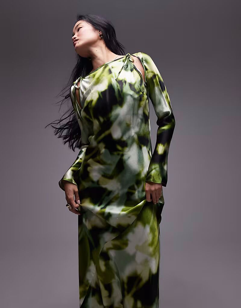 Платье с вырезом под горло и прорезями на рукавах, с зеленым цветочным принтом Topshop
Платье с вырезом под горло и прорезями на рукавах, с зеленым цветочным принтом Topshop