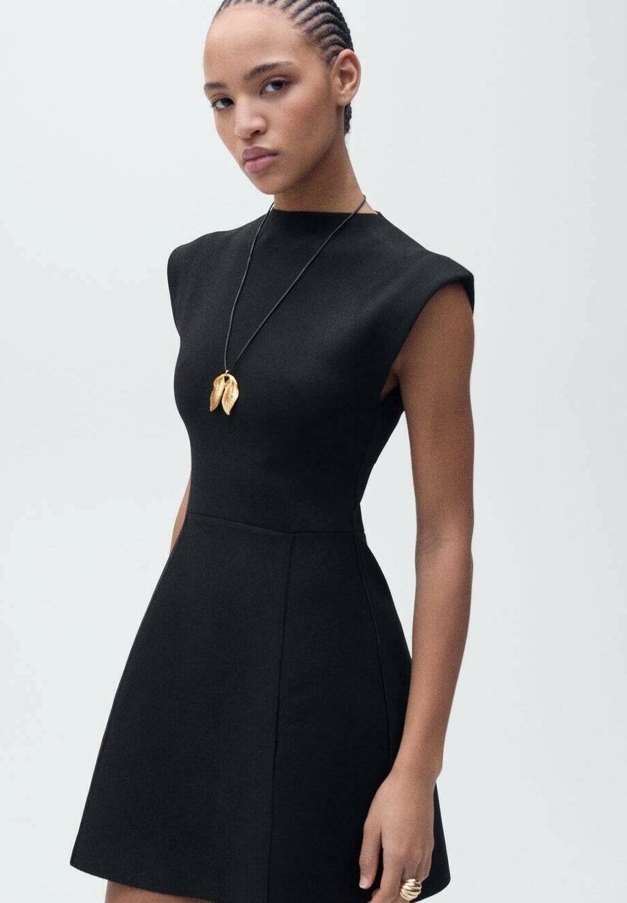 Платье-джемпер Mango, черный
Платье-джемпер Mango, черный