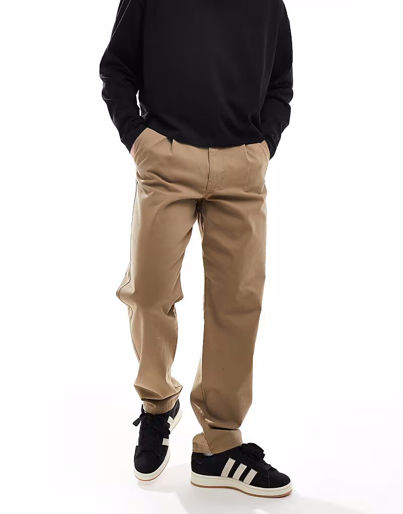 Потертые брюки цвета темного камня
Потертые брюки цвета темного камня