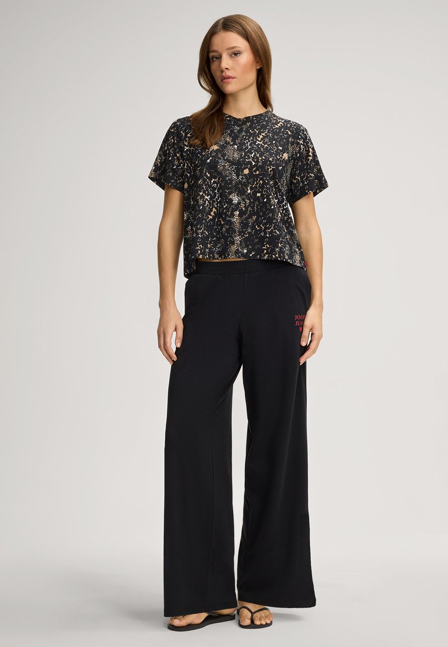 Пижамный топ JOOP! Jeans Pyjama top, Oxford/Black
Пижамный топ JOOP! Jeans Pyjama top, Oxford/Black