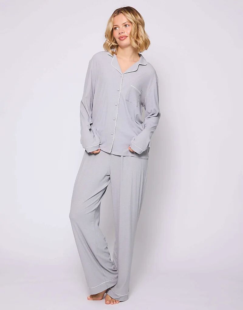 Рубашка в традиционном стиле с длинными рукавами и длинные брюки серебристого цвета
Рубашка в традиционном стиле с длинными рукавами и длинные брюки серебристого цвета