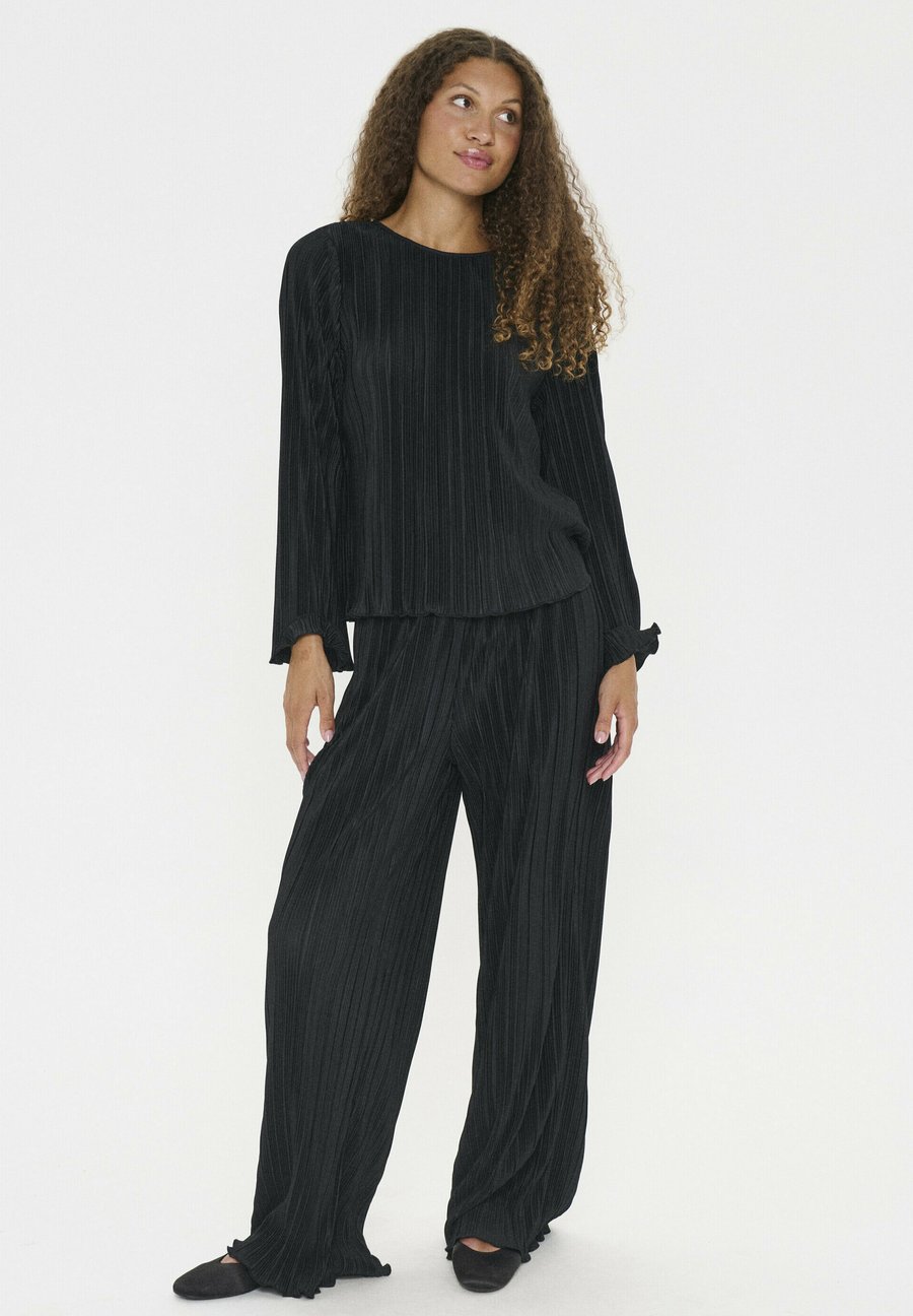 Блуза Saint Tropez ZUNISZ, Black
Блуза Saint Tropez ZUNISZ, Black