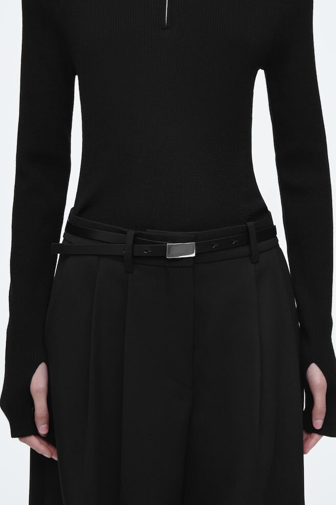 Узкий кожаный ремень с пряжкой Cos, черный
Узкий кожаный ремень с пряжкой Cos, черный