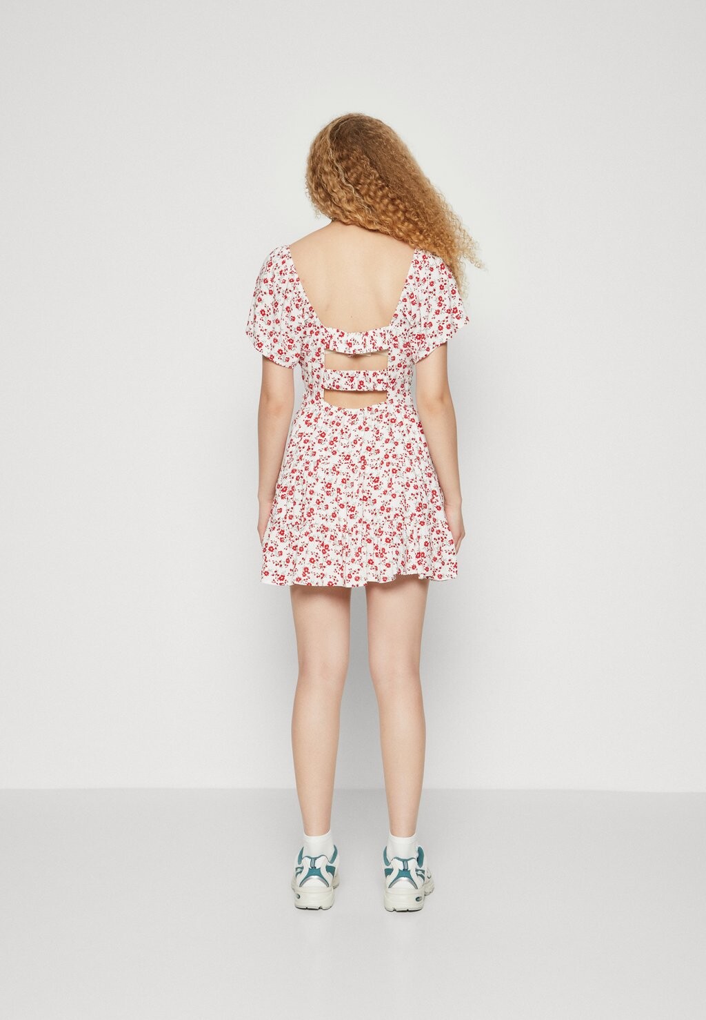 Летнее платье Channeled Skort Dress Hollister Co., бежевый
Летнее платье Channeled Skort Dress Hollister Co., бежевый