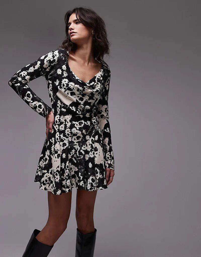 Чайное платье с глубоким воротником-хомутиком в монохромном цветочном стиле Topshop 
Чайное платье с глубоким воротником-хомутиком в монохромном цветочном стиле Topshop