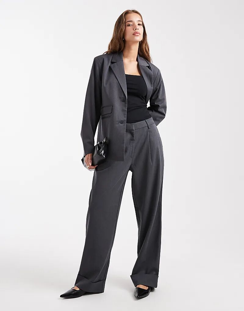 Комплект брюк с отворотами, сшитый на заказ, темно-серый меланж
Комплект брюк с отворотами, сшитый на заказ, темно-серый меланж