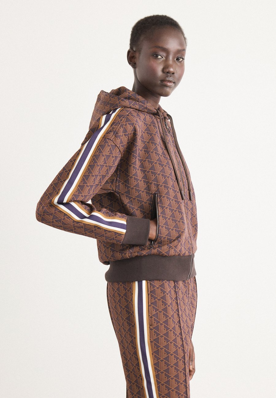 Толстовка Lacoste Zip-up sweatshirt, Date Brown/Brown
Толстовка Lacoste Zip-up sweatshirt, Date Brown/Brown