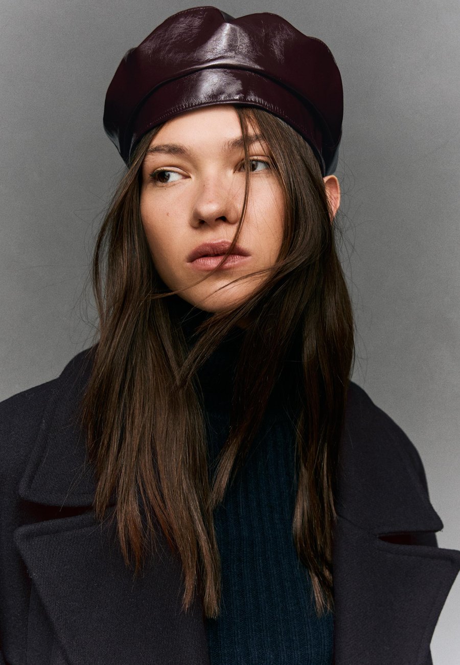 Шапка Bershka BERET, Bordeaux
Шапка Bershka BERET, Bordeaux