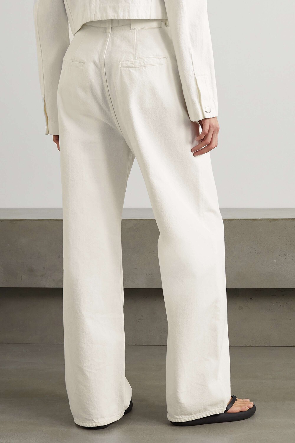 LOULOU STUDIO широкие органические джинсы Attu с высокой посадкой, слоновая кость
LOULOU STUDIO широкие органические джинсы Attu с высокой посадкой, слоновая кость