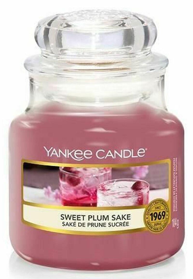 Ароматическая свеча YANKEE CANDLE CLASSIC SMALL JAR SWEET PLUM SAKE 104G, цвет purple
Ароматическая свеча YANKEE CANDLE CLASSIC SMALL JAR SWEET PLUM SAKE 104G, цвет purple
