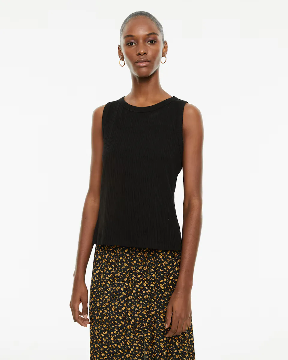 Женский приталенный топ без рукавов System Action, чёрный 
Женский приталенный топ без рукавов System Action, чёрный