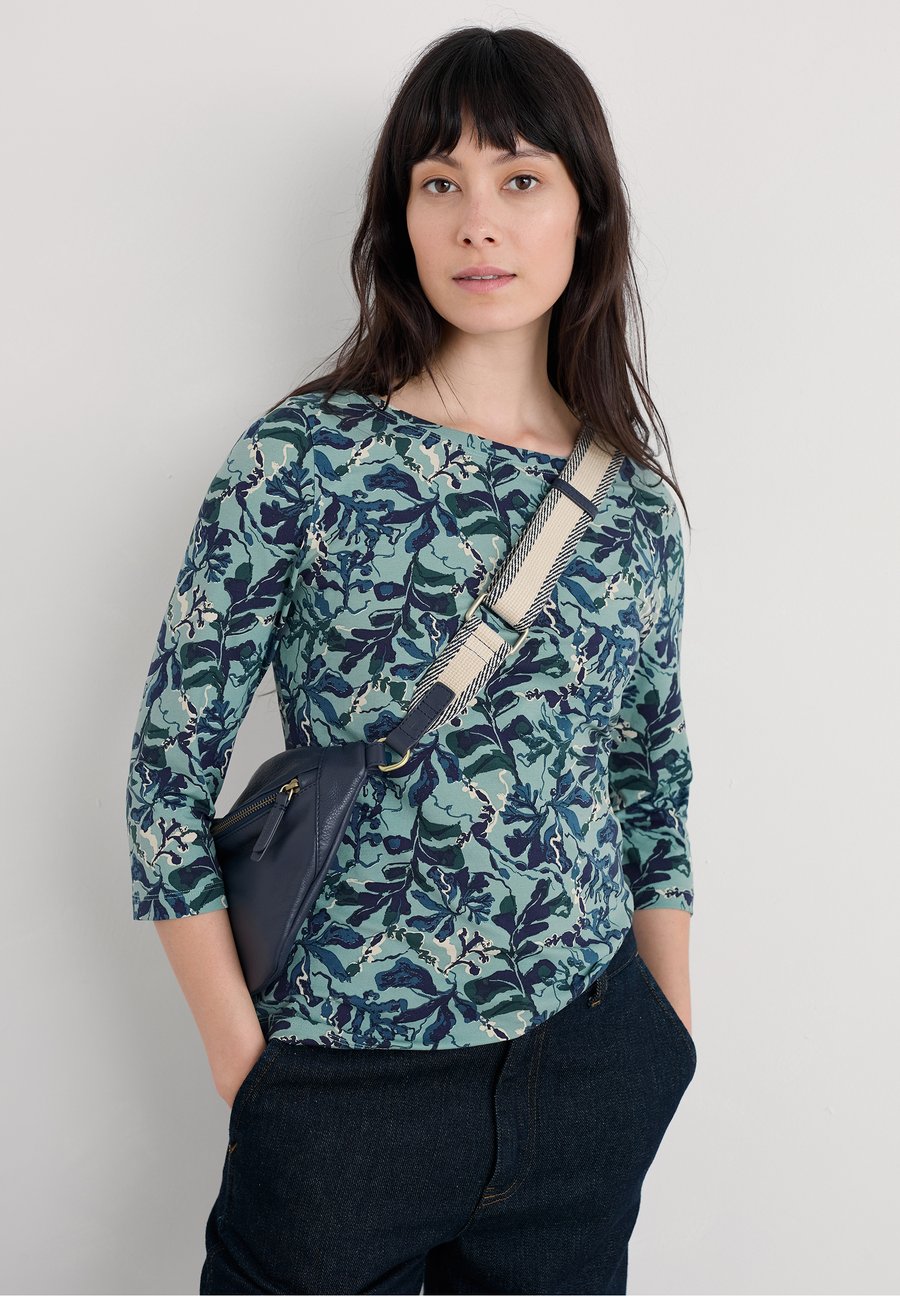 Топ Seasalt Cornwall Long sleeved top, Blue Floating Fronds Sardine/Blue
Топ Seasalt Cornwall Long sleeved top, Blue Floating Fronds Sardine/Blue