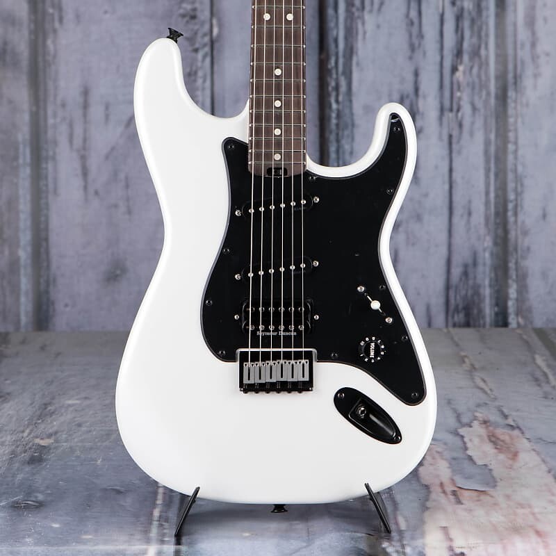 Электрогитара Charvel Jake E Lee Signature Pro-Mod So-Cal Style 1 HSS HT RW, Pearl White
Электрогитара Charvel Jake E Lee Signature Pro-Mod So-Cal Style 1 HSS HT RW, Pearl White