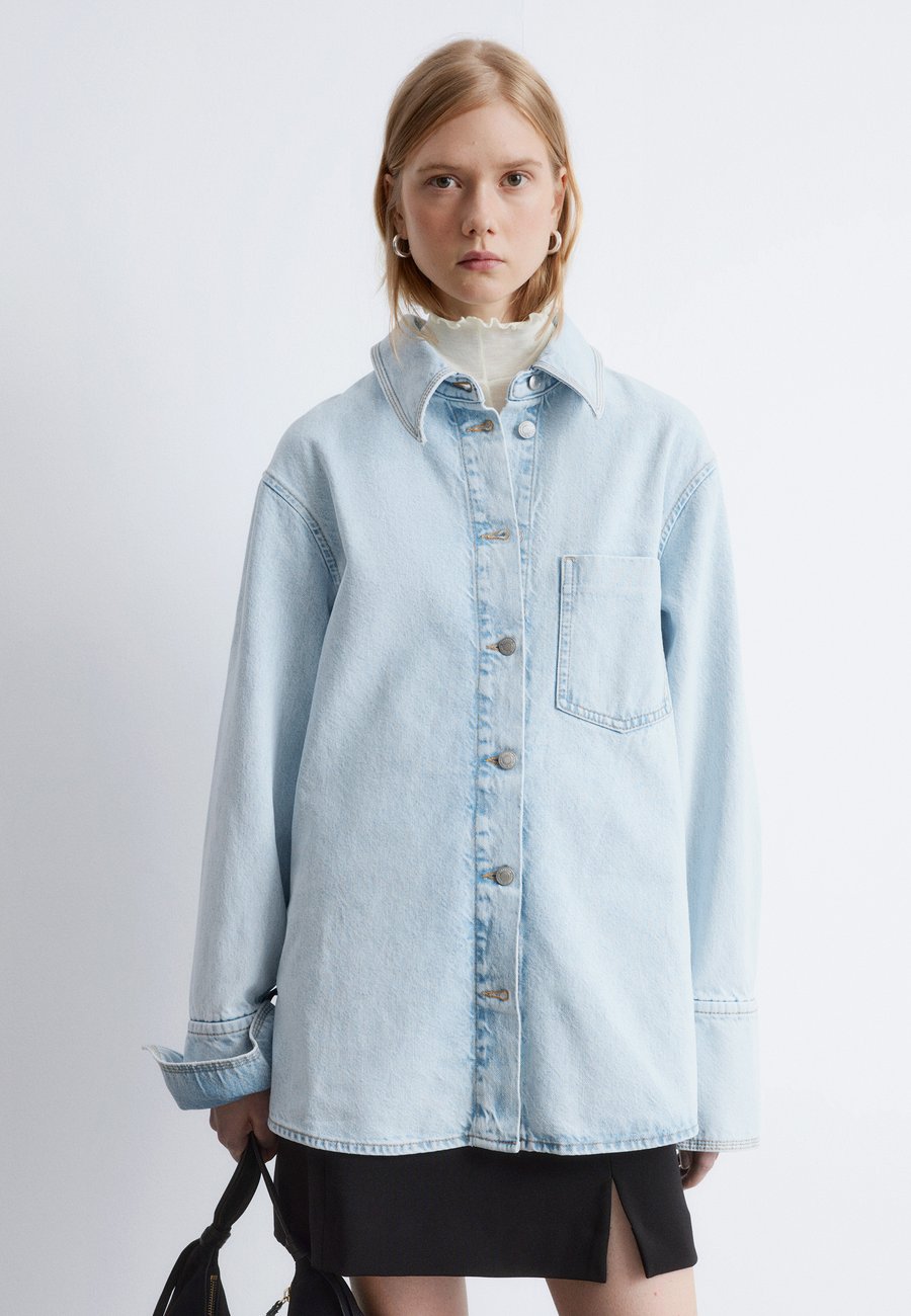 Блуза & other stories Button-down blouse, Light Blue
Блуза & other stories Button-down blouse, Light Blue