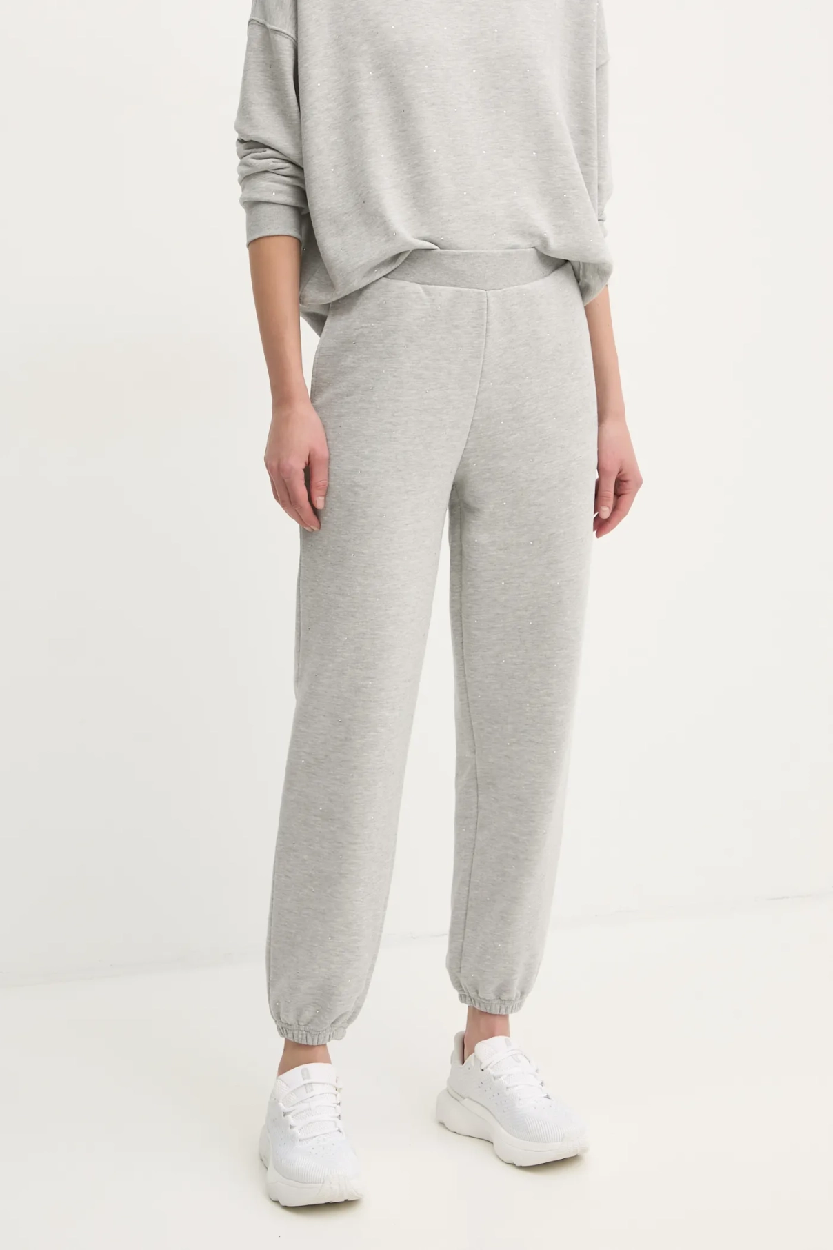 Спортивные брюки со СТРАЗАМИ Guess, серый
Спортивные брюки со СТРАЗАМИ Guess, серый