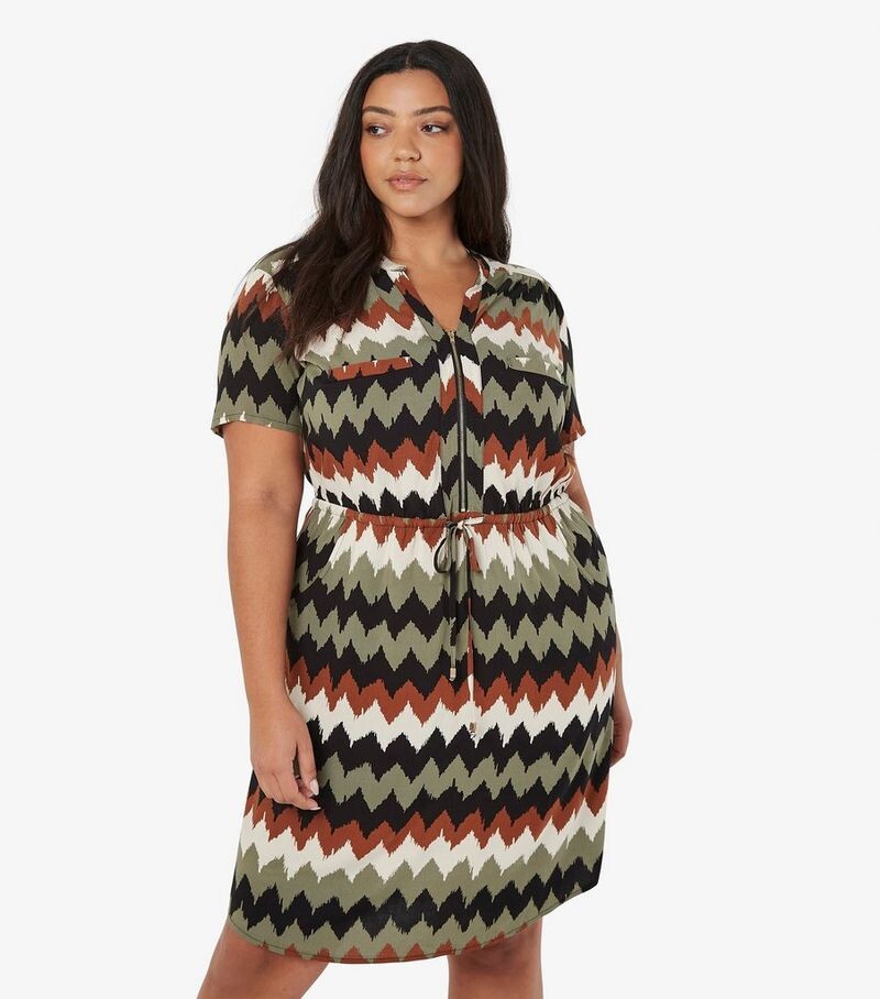 Оливковое мини-платье с поясом и принтом Apricot Curves Chevron Apricot, оливковый
Оливковое мини-платье с поясом и принтом Apricot Curves Chevron Apricot, оливковый