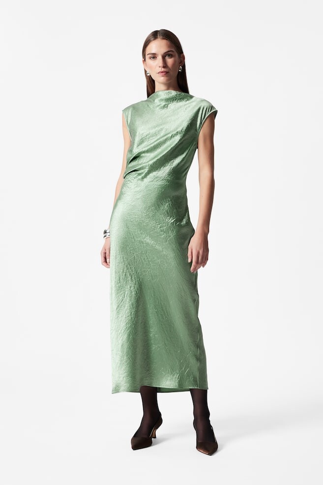 Платье миди из атласа косого кроя & Other Stories, зеленый
Платье миди из атласа косого кроя & Other Stories, зеленый