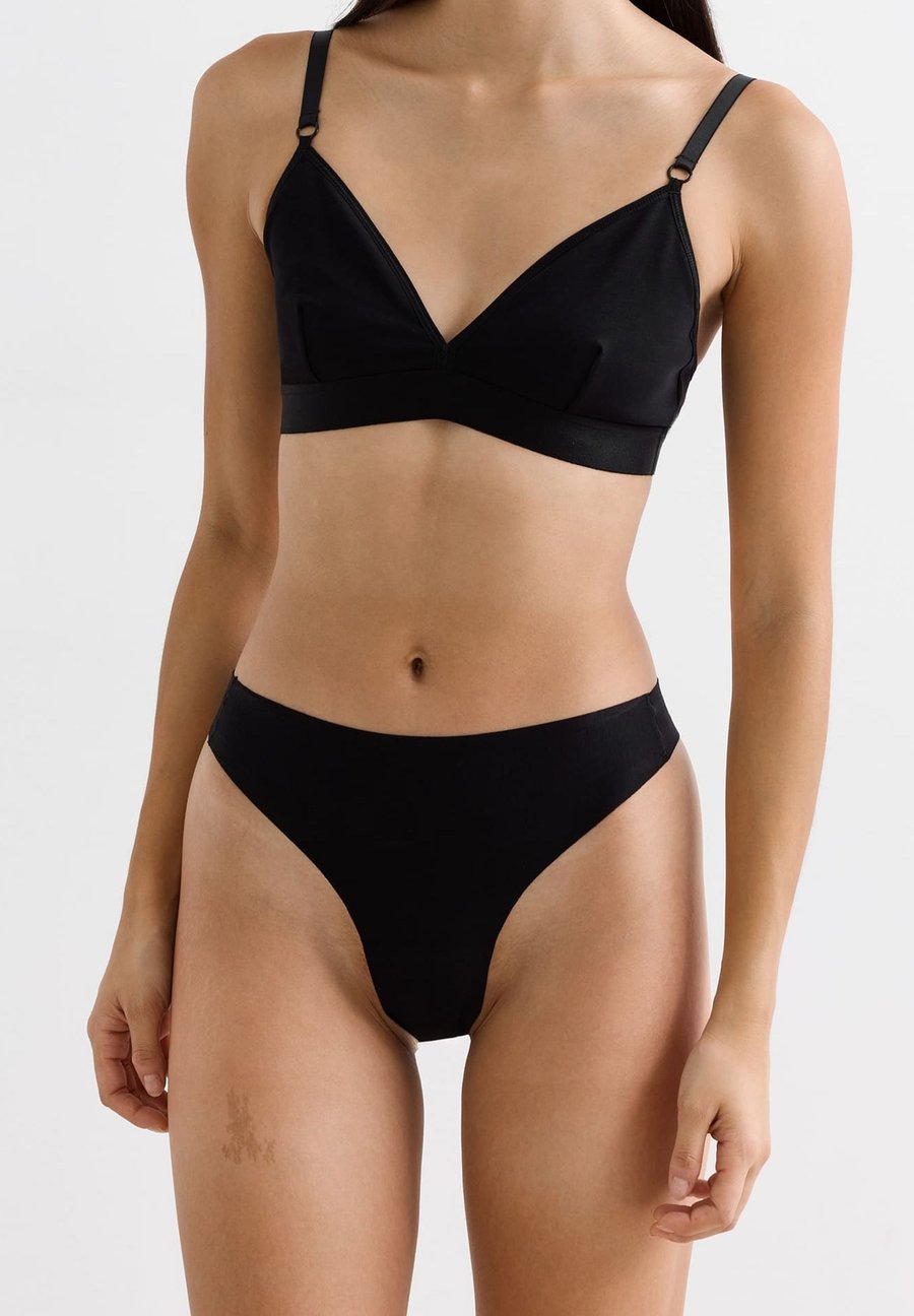 Трусы Erlich Textil Thong, Schwarz/Mottled Black
Трусы Erlich Textil Thong, Schwarz/Mottled Black