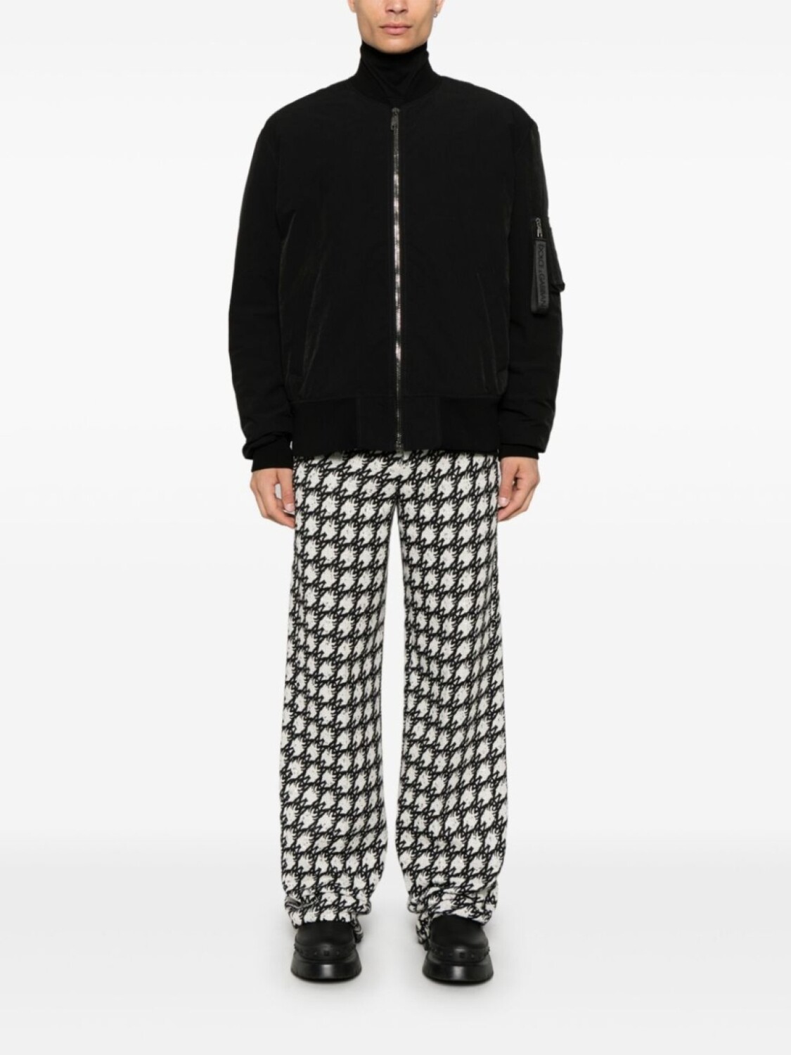 Dolce & Gabbana бомбер-пуховик, черный
Dolce & Gabbana бомбер-пуховик, черный