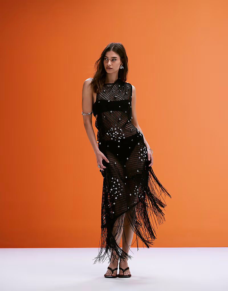 Платье миди с отделкой крючком от ASOS DESIGN, бахромой и серебряными бусинами черного цвета
Платье миди с отделкой крючком от ASOS DESIGN, бахромой и серебряными бусинами черного цвета