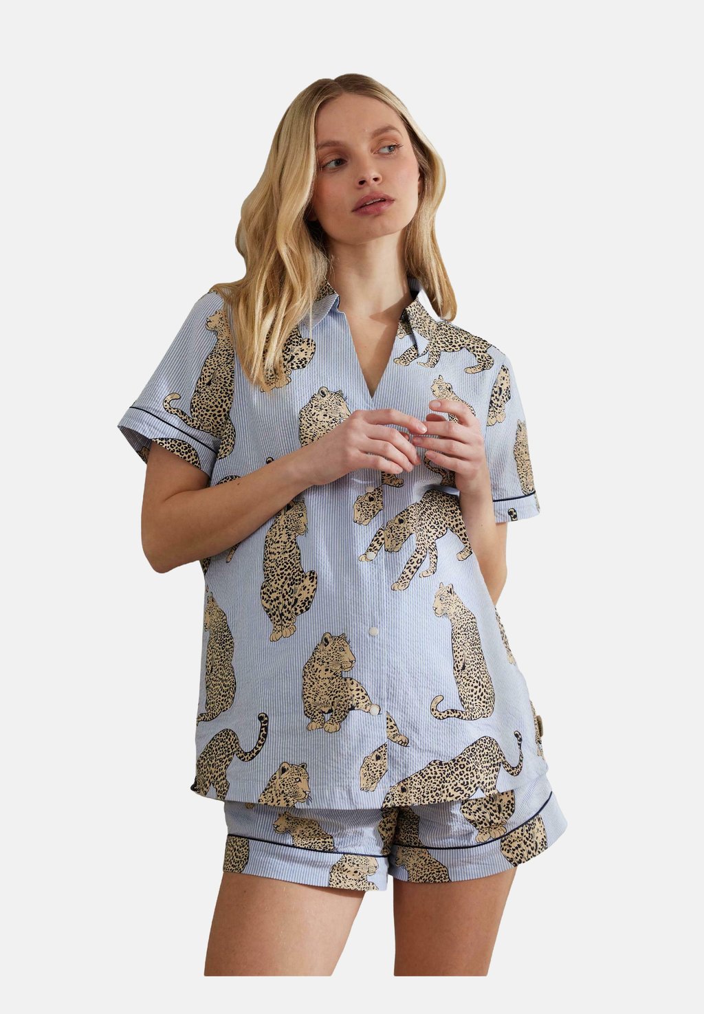 Пижама LEOPARD STRIPE SET - Pyjama set Chelsea Peers, синий
Пижама LEOPARD STRIPE SET - Pyjama set Chelsea Peers, синий