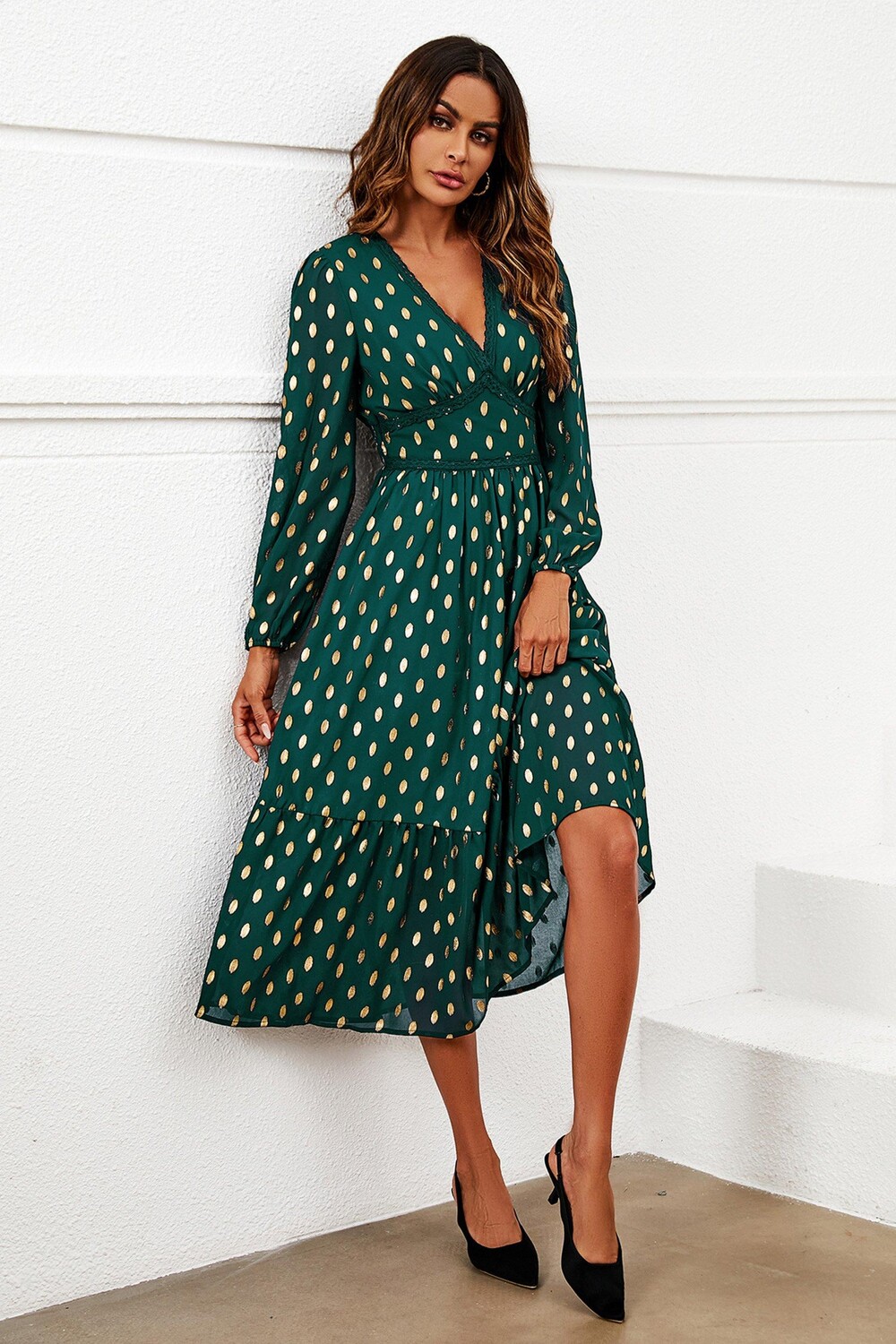 Платье миди с длинными рукавами и кружевной отделкой из золотой фольги FS Collection, зеленый
Платье миди с длинными рукавами и кружевной отделкой из золотой фольги FS Collection, зеленый