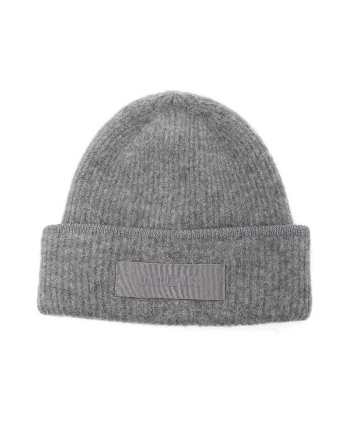 Серая зимняя шапка, стильный аксессуар Jacquemus, серый
Серая зимняя шапка, стильный аксессуар Jacquemus, серый