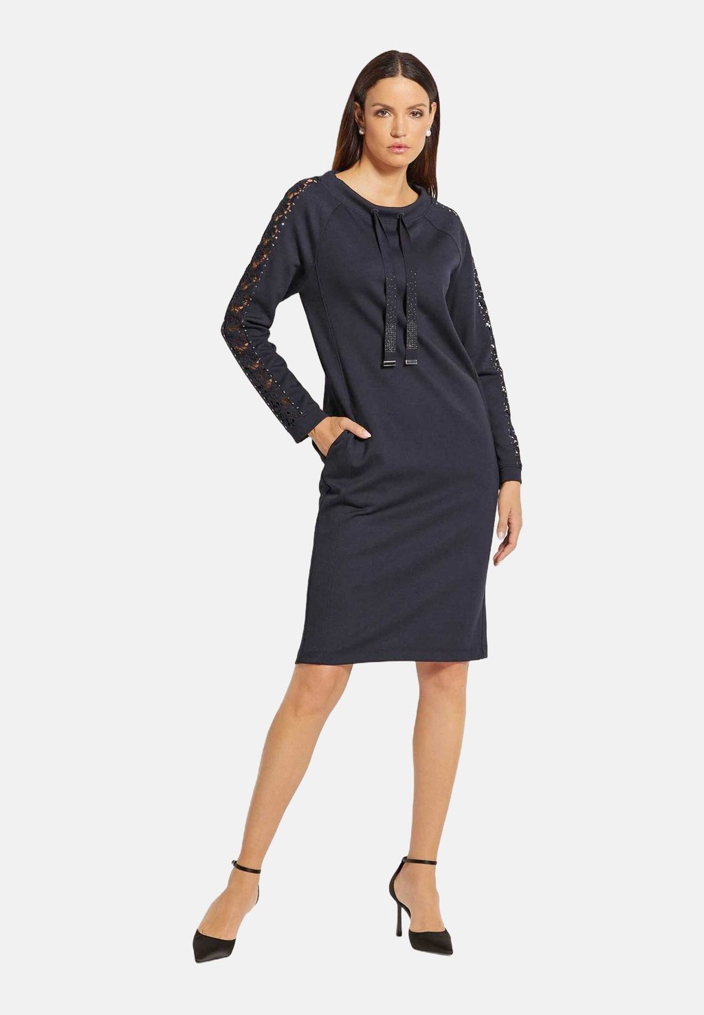 Платье из джерси MIT STRASS UND SPITZE MADELEINE, синий
Платье из джерси MIT STRASS UND SPITZE MADELEINE, синий
