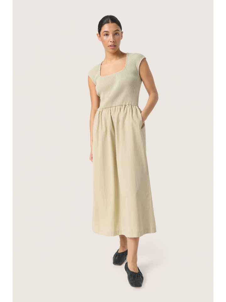 Платье до колена Soaked in Luxury
Платье до колена Soaked in Luxury