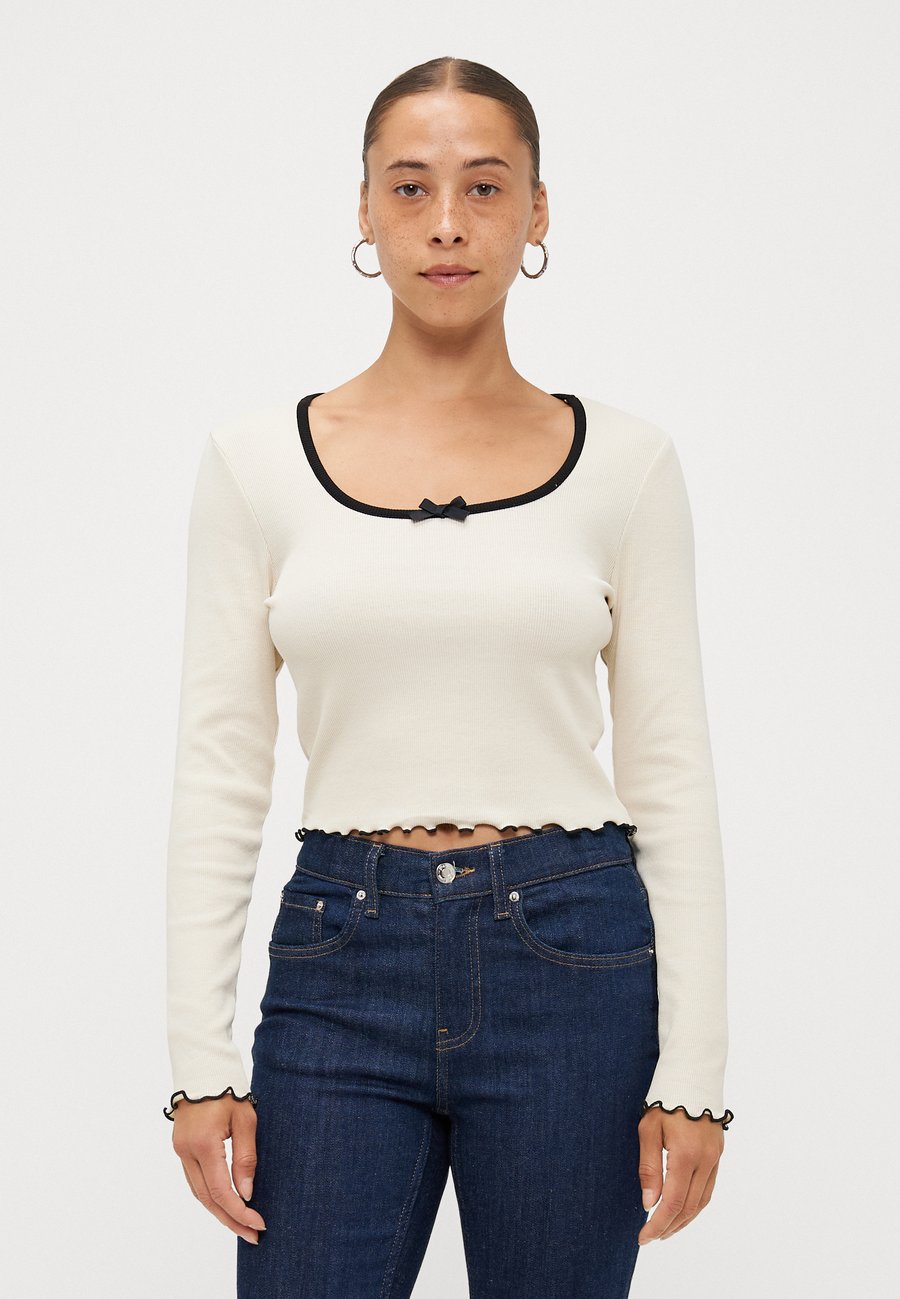 Топ ONLY Petite ONLLAILA , Birch/Black/Black
Топ ONLY Petite ONLLAILA , Birch/Black/Black