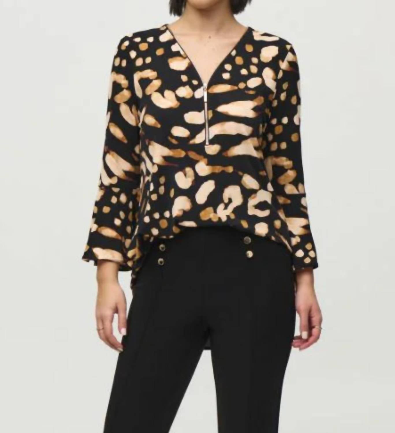 Черная туника с колоколообразными рукавами и принтом под зебру Joseph Ribkoff
Черная туника с колоколообразными рукавами и принтом под зебру Joseph Ribkoff